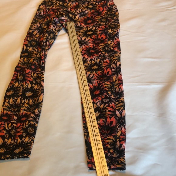 Womens size medium Pop Fit Floral Full Length Leggings - Picture 3 of 9